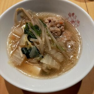 身も心もポッカポカ！白菜と肉団子の中華スープ